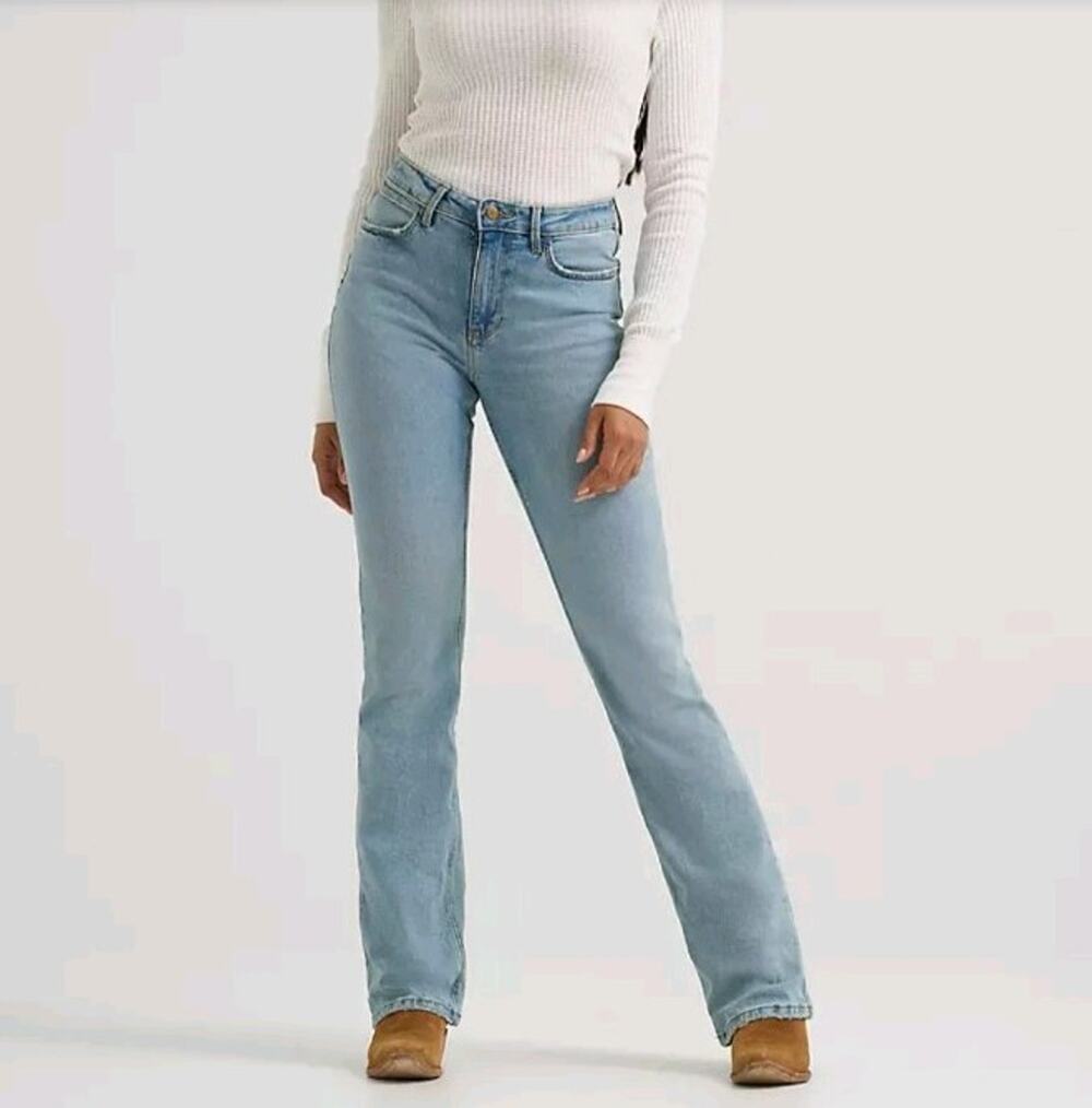 Wrangler Women's High Rise Bold Boot Jeans Light Wash, Size 0 X 30